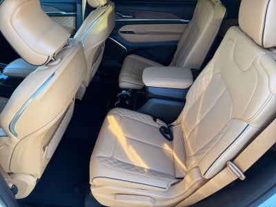 2023 Jeep Grand Cherokee L Base