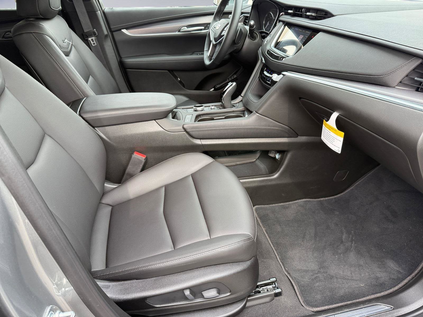 2025 Cadillac XT5 Base