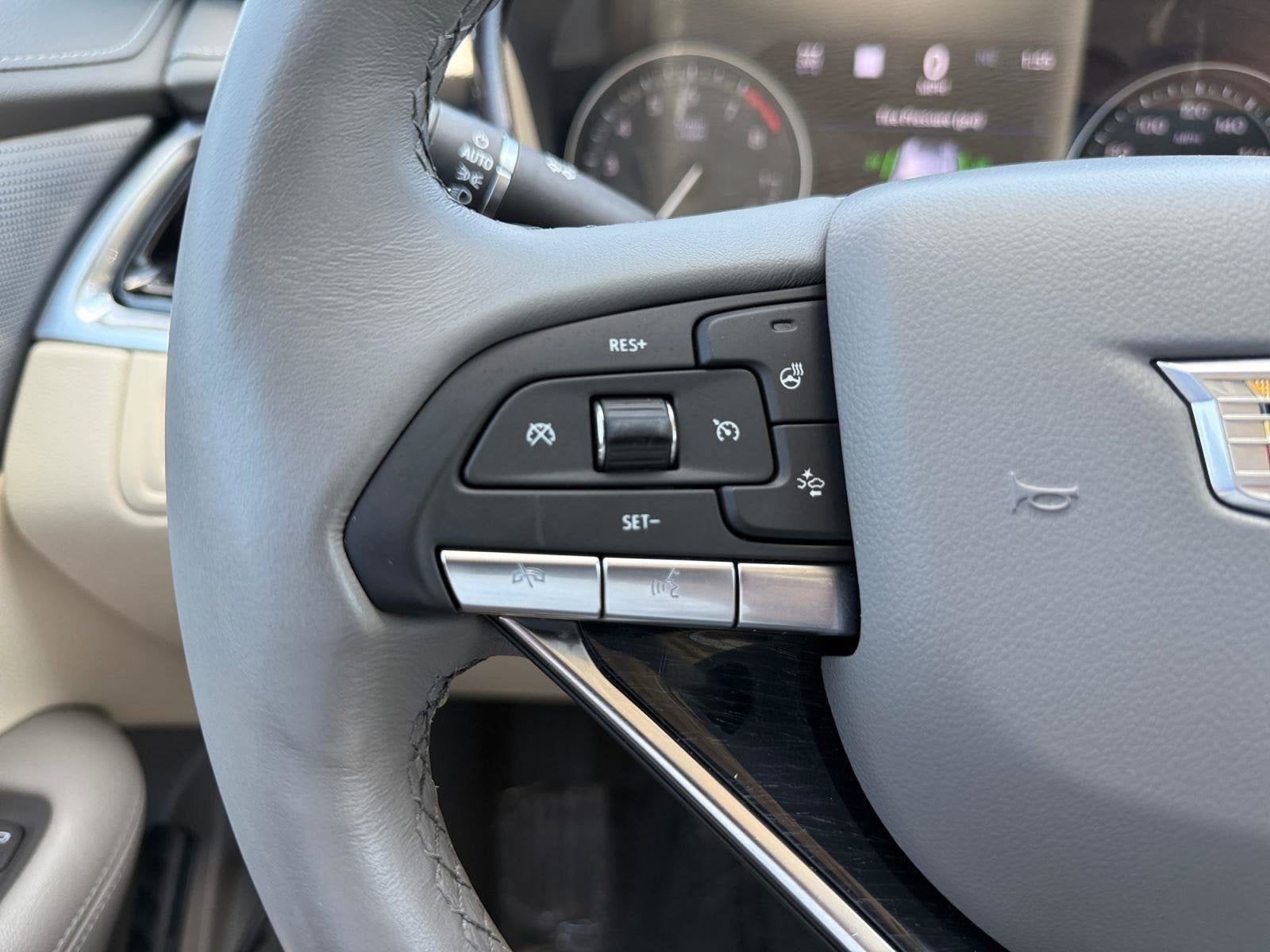 2024 Cadillac XT6 Base