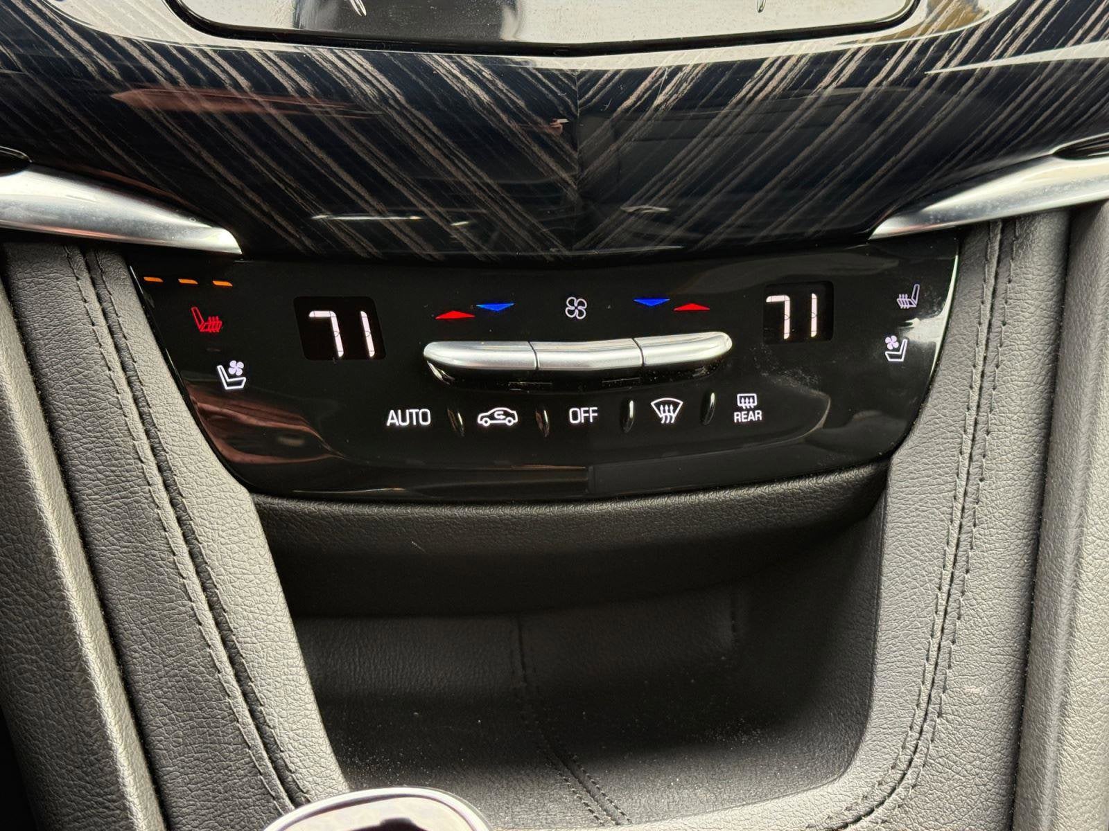 2024 Cadillac XT6 Base