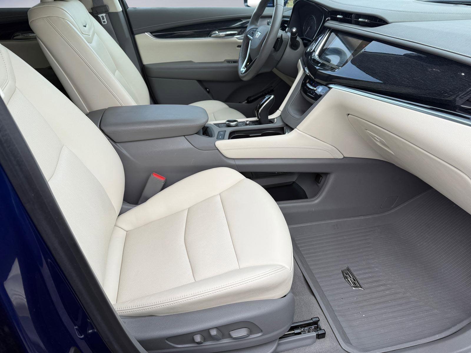 2024 Cadillac XT6 Base