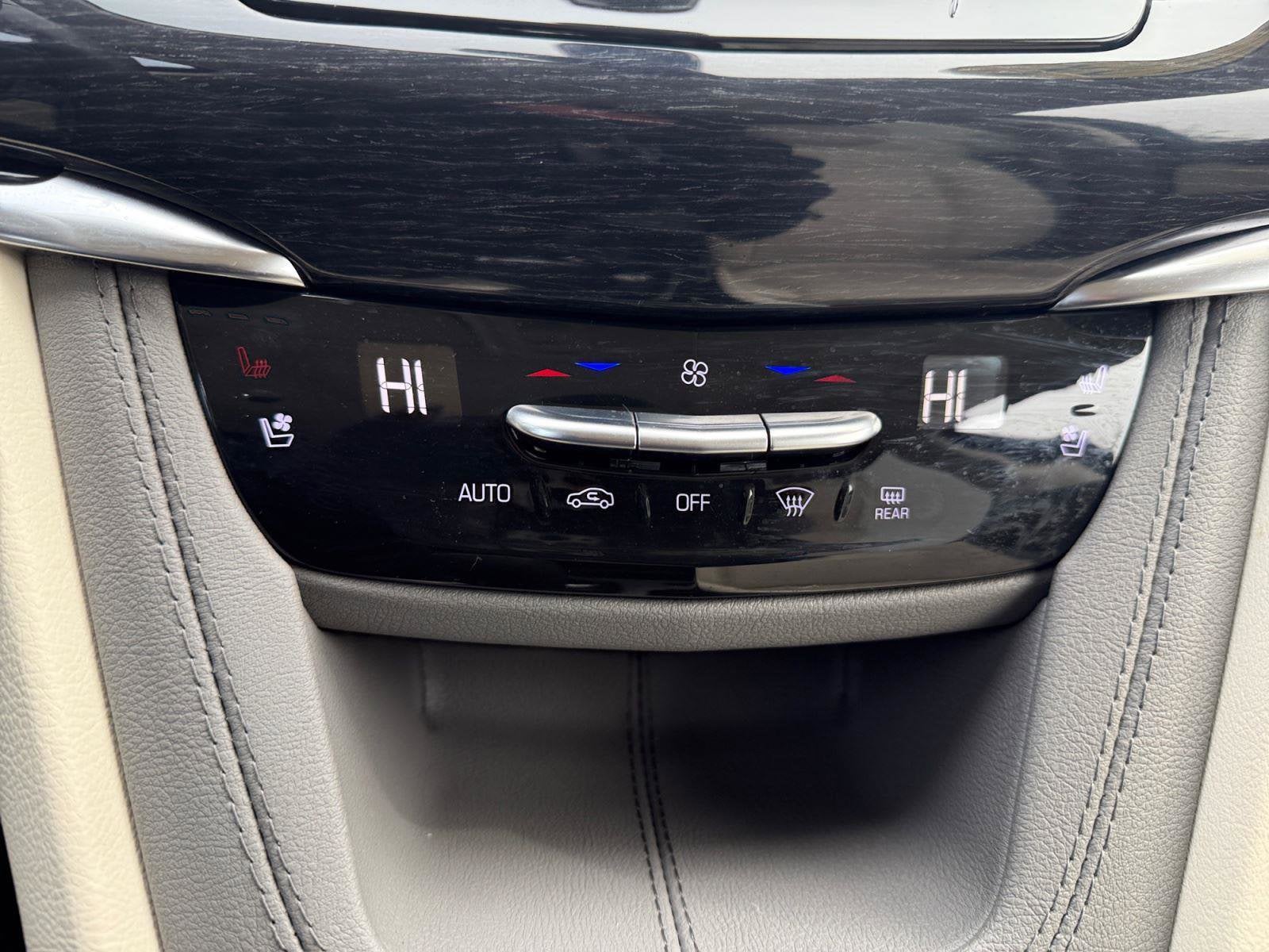 2024 Cadillac XT6 Base