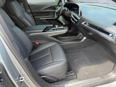2024 Cadillac LYRIQ Luxury 2