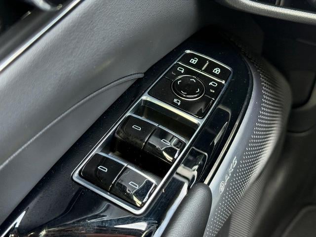 2024 Cadillac LYRIQ Luxury 2