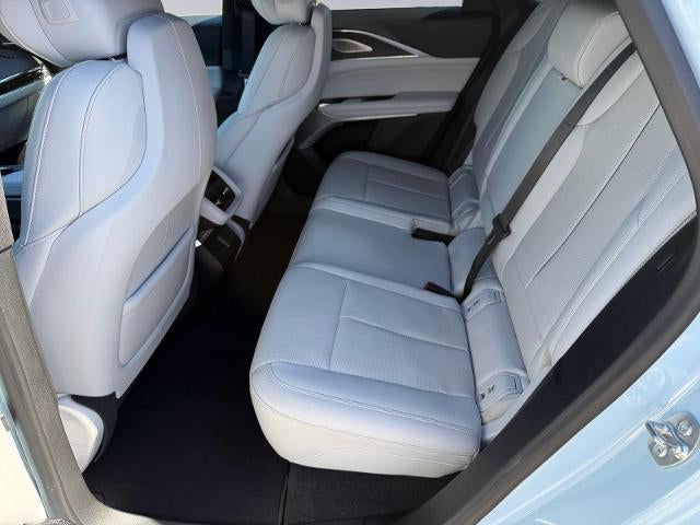 2024 Cadillac LYRIQ 4dr Luxury w/1SD