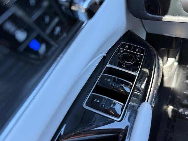 2024 Cadillac LYRIQ 4dr Luxury w/1SD