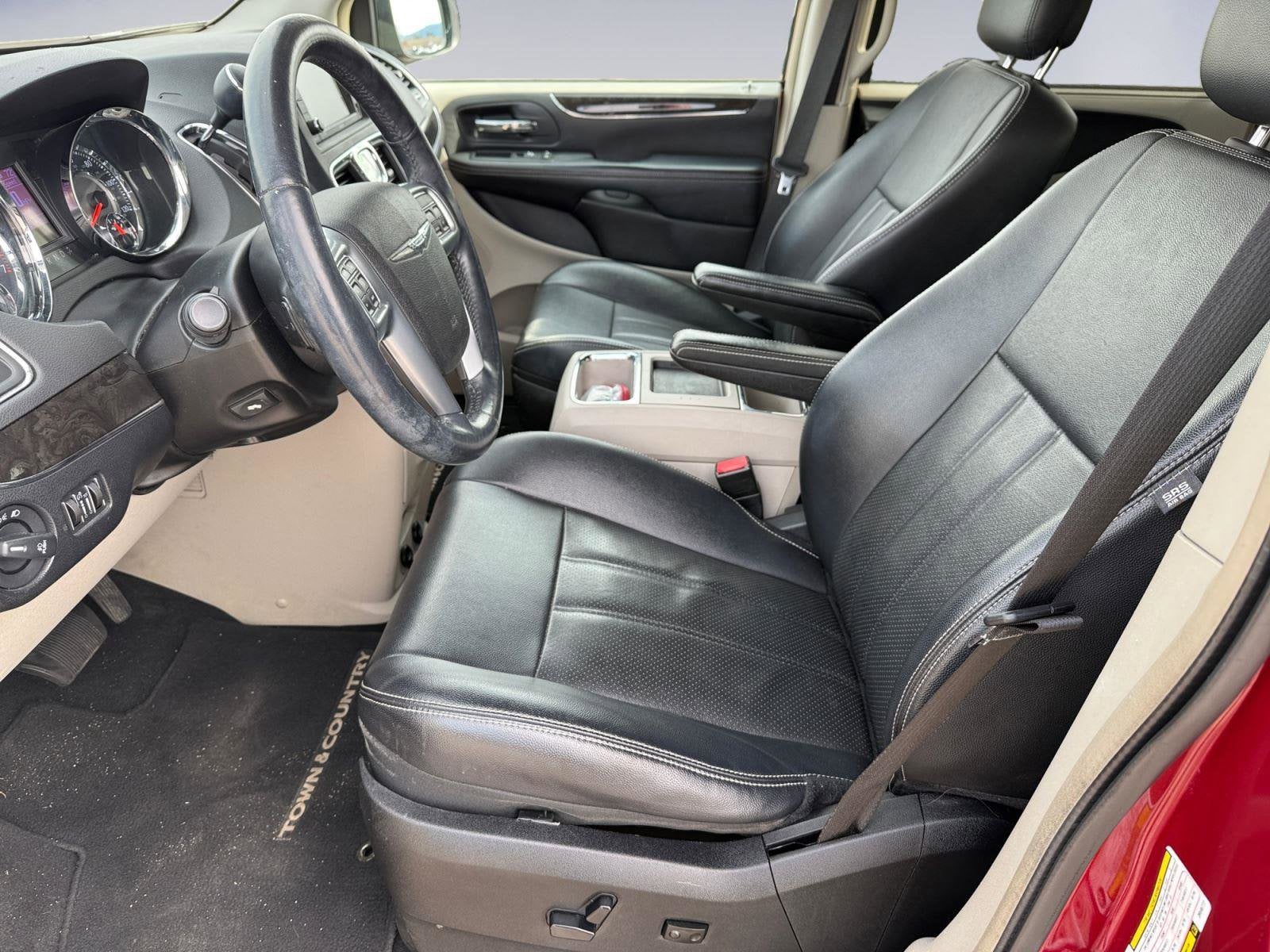 2013 Chrysler Town & Country Base