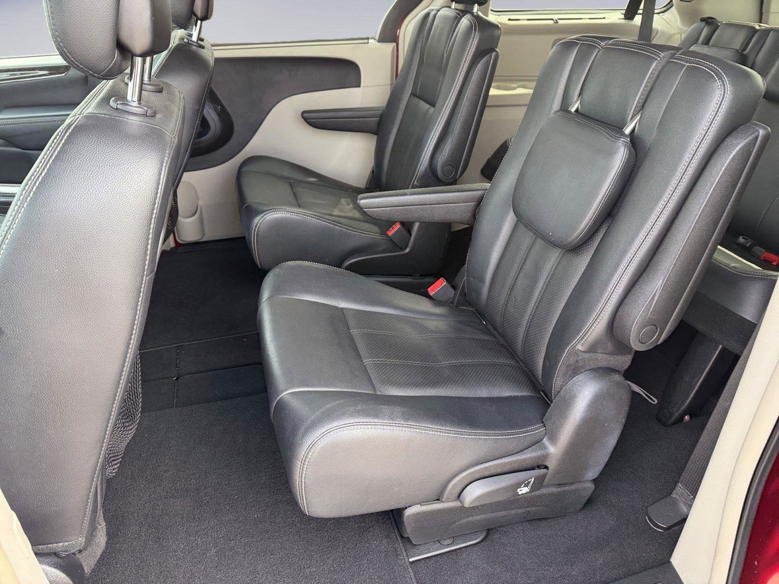 2013 Chrysler Town & Country Base