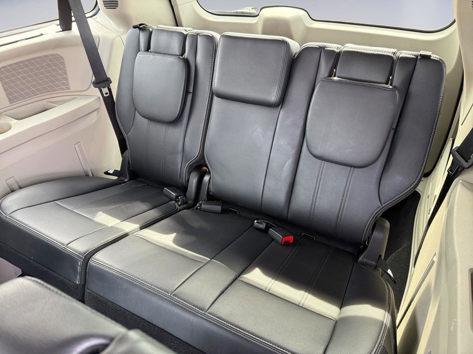 2013 Chrysler Town & Country Base