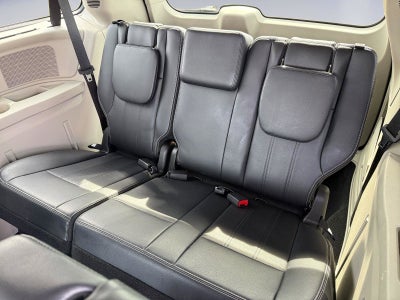 2013 Chrysler Town & Country Base