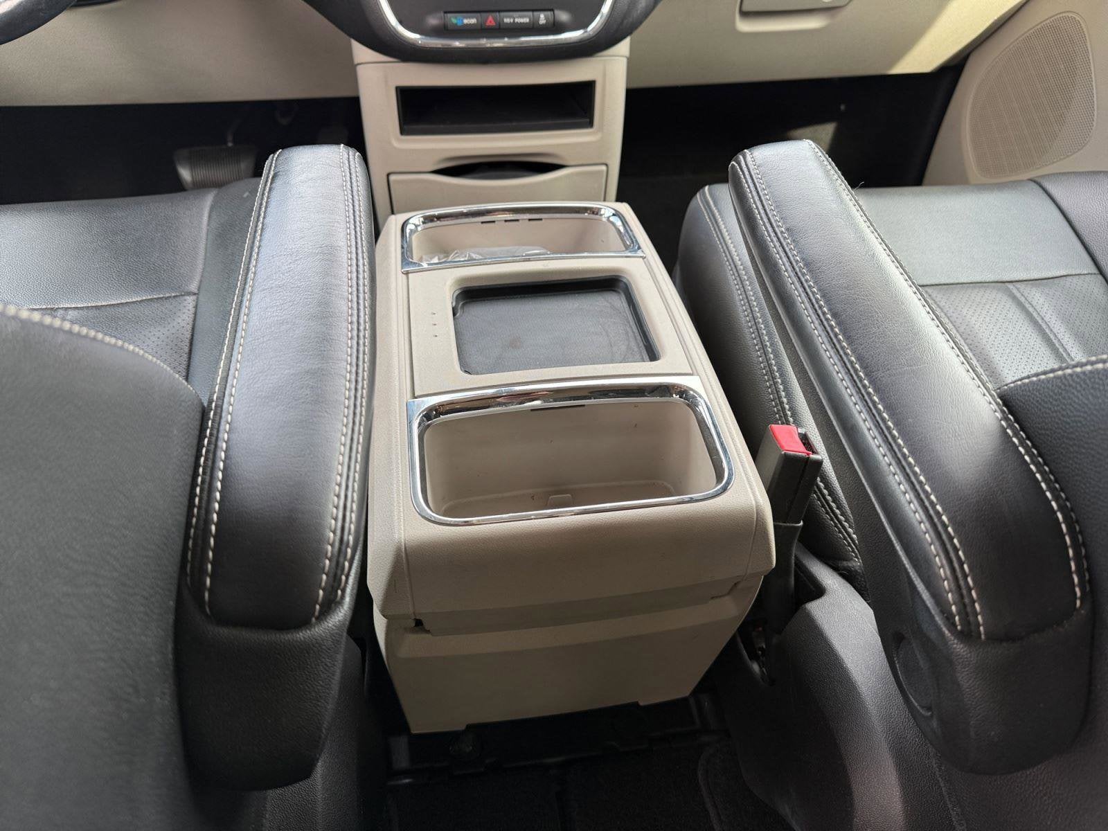 2013 Chrysler Town & Country Base