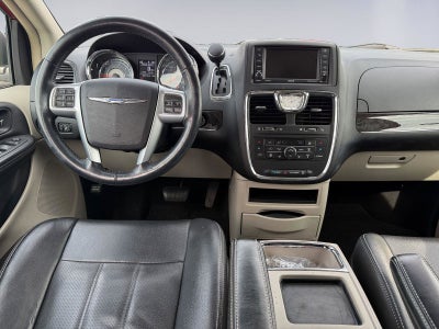 2013 Chrysler Town & Country Base