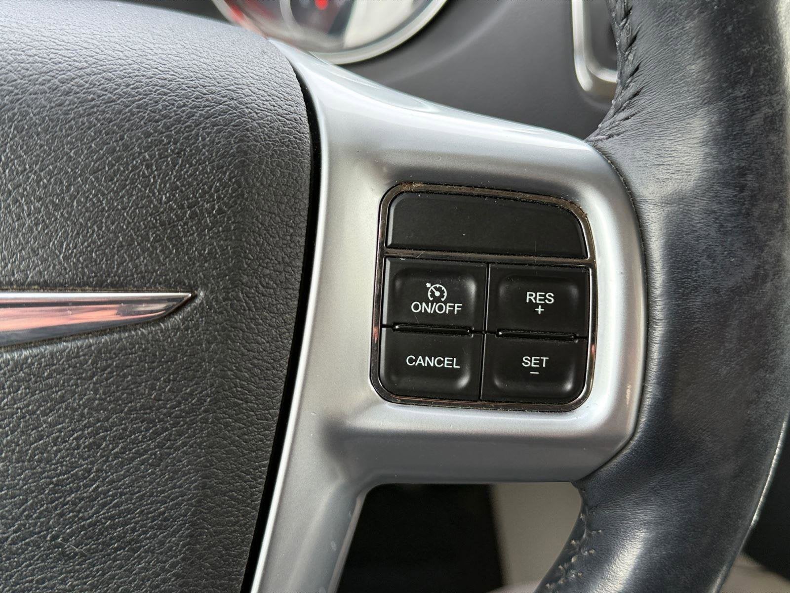 2013 Chrysler Town & Country Base