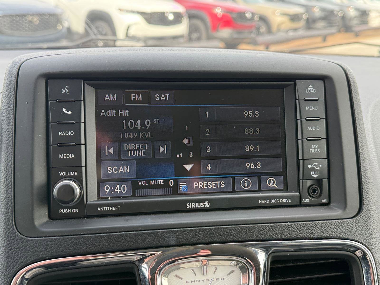 2013 Chrysler Town & Country Base