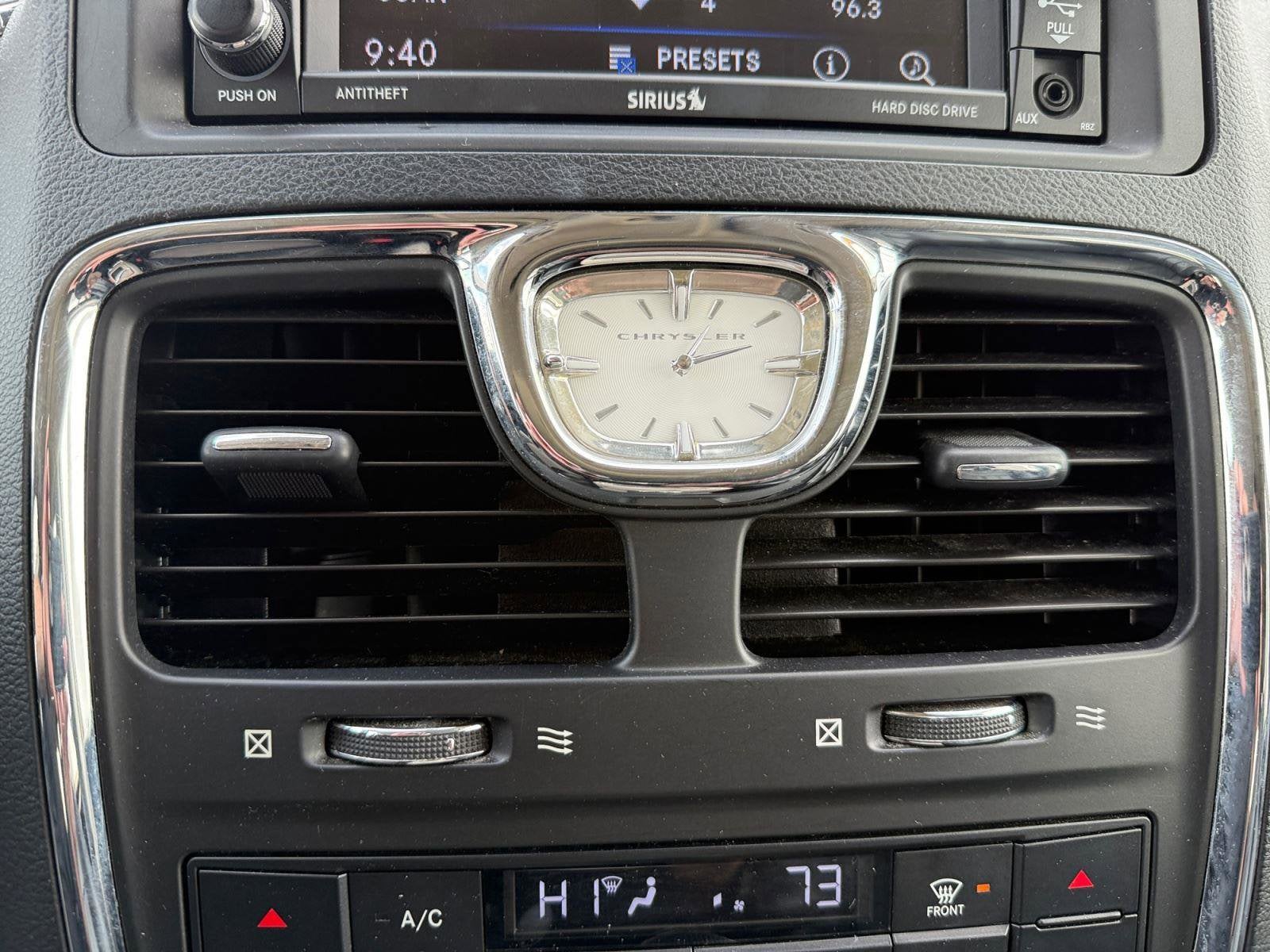 2013 Chrysler Town & Country Base