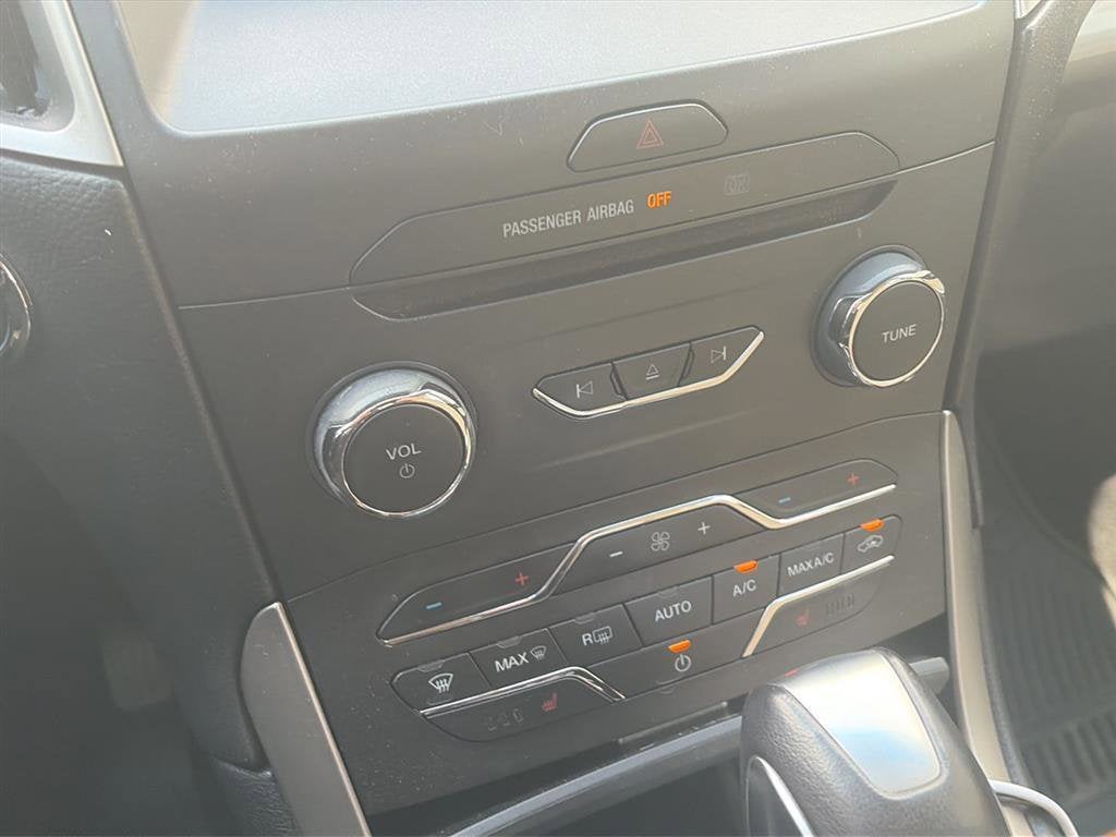 2017 Ford Edge Base