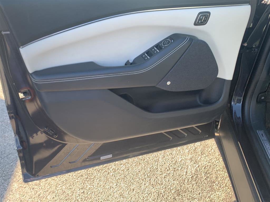 2022 Ford Mustang Mach-E Base