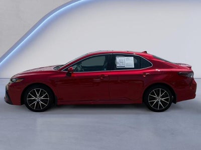 2022 Toyota Camry SE Auto (SE)