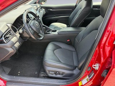 2022 Toyota Camry SE Auto (SE)