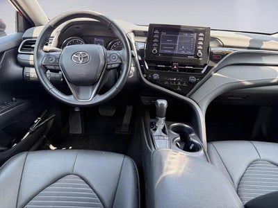2022 Toyota Camry SE Auto (SE)