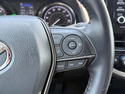 2022 Toyota Camry SE Auto (SE)
