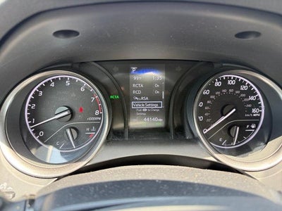 2022 Toyota Camry SE Auto (SE)