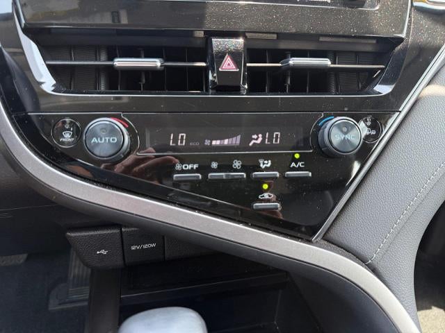 2022 Toyota Camry SE Auto (SE)