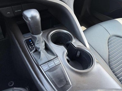 2022 Toyota Camry SE Auto (SE)