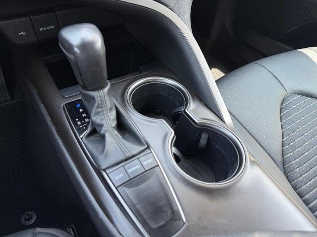 2022 Toyota Camry SE Auto (SE)