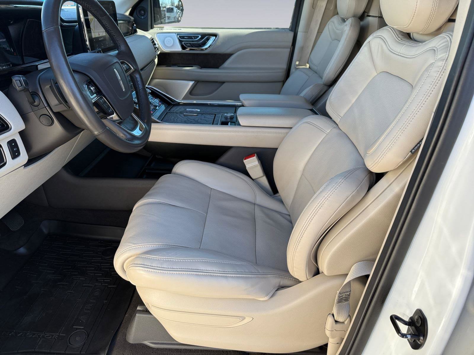 2021 Lincoln Navigator Base