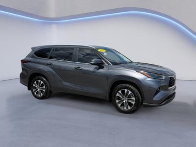 2024 Toyota Highlander LE AWD (SE)