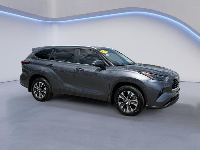 2024 Toyota Highlander LE AWD (SE)