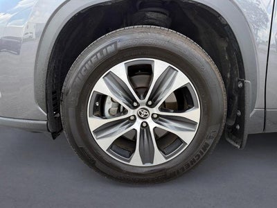 2024 Toyota Highlander LE AWD (SE)