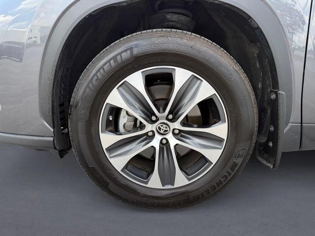 2024 Toyota Highlander LE AWD (SE)