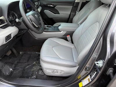 2024 Toyota Highlander LE AWD (SE)