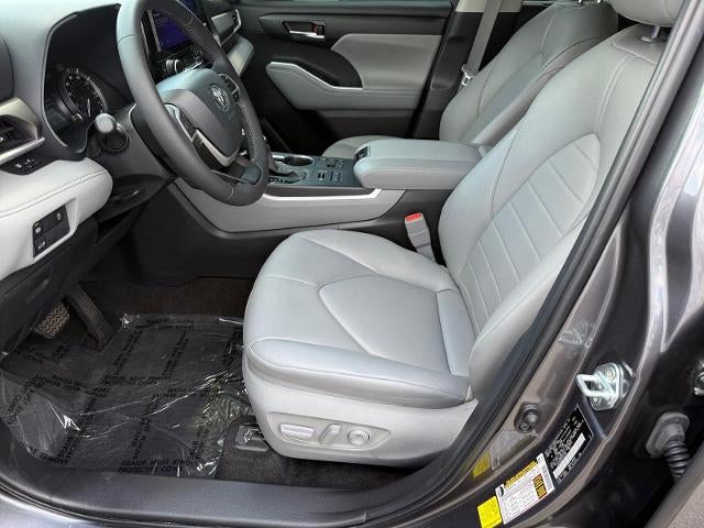 2024 Toyota Highlander LE AWD (SE)