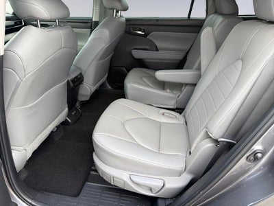 2024 Toyota Highlander LE AWD (SE)
