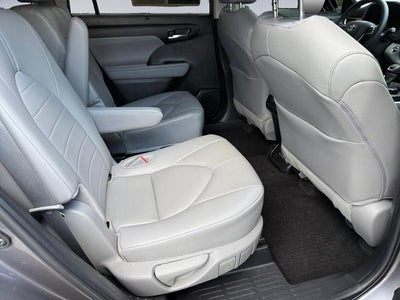 2024 Toyota Highlander LE AWD (SE)
