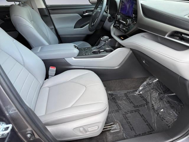 2024 Toyota Highlander LE AWD (SE)