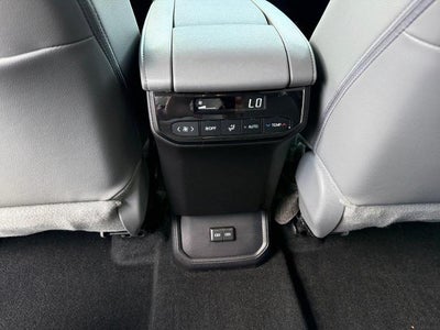 2024 Toyota Highlander LE AWD (SE)