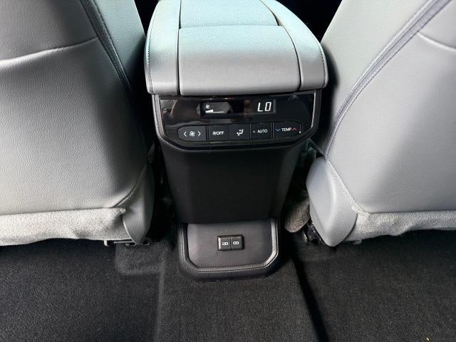 2024 Toyota Highlander LE AWD (SE)