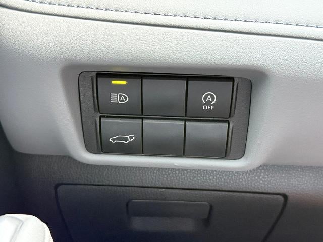 2024 Toyota Highlander LE AWD (SE)
