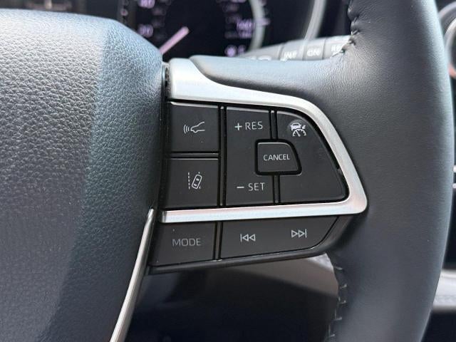 2024 Toyota Highlander LE AWD (SE)