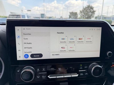 2024 Toyota Highlander LE AWD (SE)