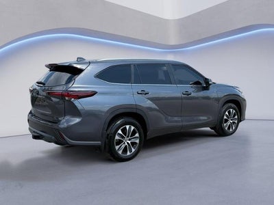 2024 Toyota Highlander LE AWD (SE)