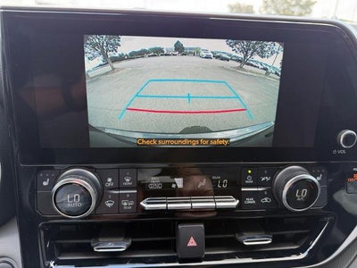 2024 Toyota Highlander LE AWD (SE)