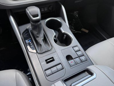 2024 Toyota Highlander LE AWD (SE)