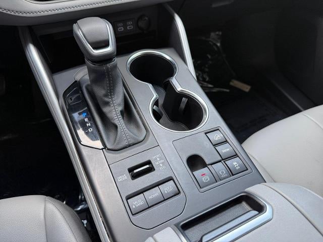 2024 Toyota Highlander LE AWD (SE)
