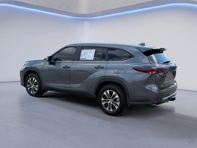 2024 Toyota Highlander LE AWD (SE)