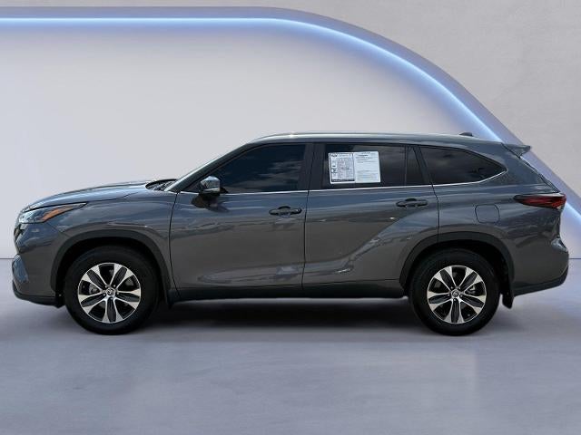 2024 Toyota Highlander LE AWD (SE)